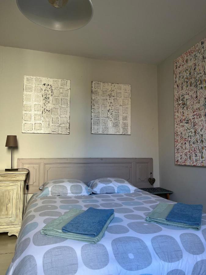 Issigeac Chambre Paisible Dans Une Ancienne Batisse Renovee מראה חיצוני תמונה