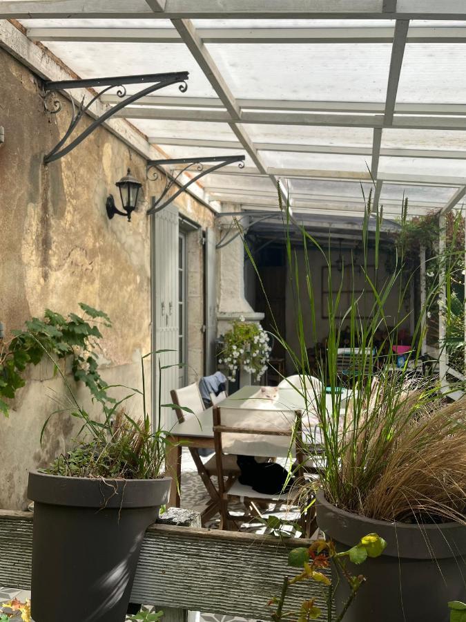 Issigeac Chambre Paisible Dans Une Ancienne Batisse Renovee מראה חיצוני תמונה