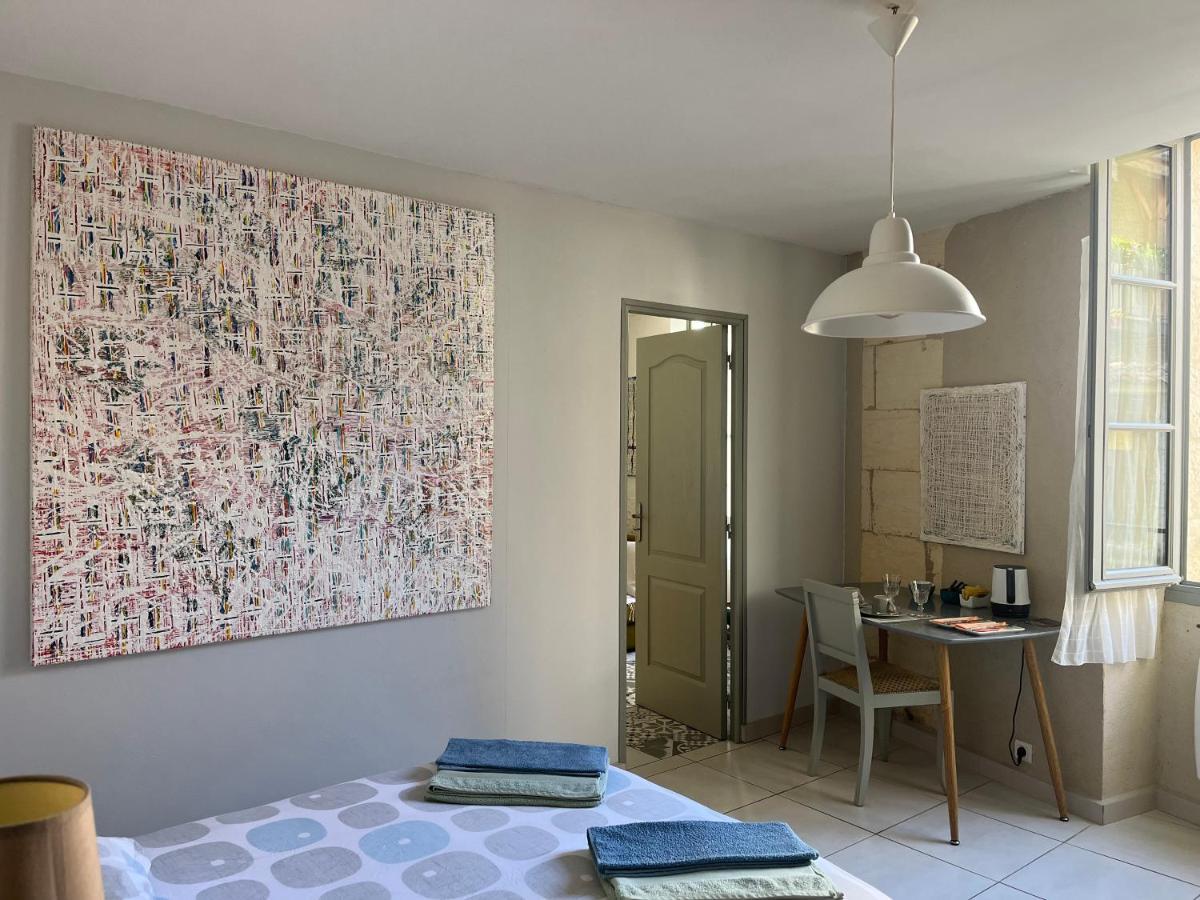 Issigeac Chambre Paisible Dans Une Ancienne Batisse Renovee מראה חיצוני תמונה