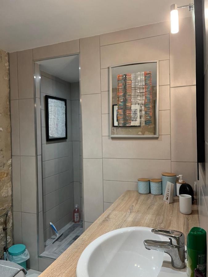 Issigeac Chambre Paisible Dans Une Ancienne Batisse Renovee מראה חיצוני תמונה